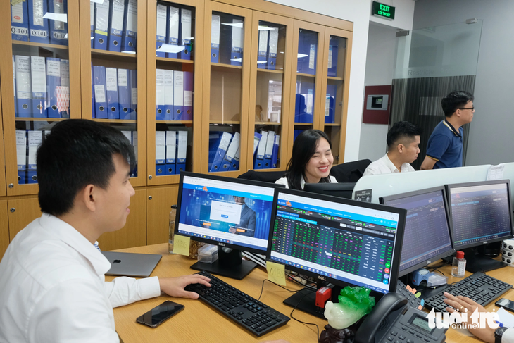 Thanh khoản thị trường chứng khoán tăng mạnh trong thời gian gần đây - Ảnh: BÔNG MAI