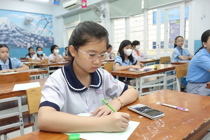 Thí sinh dự khảo sát vào lớp 6 Trường THCS-THPT Trần Đại Nghĩa - Ảnh: NHƯ HÙNG